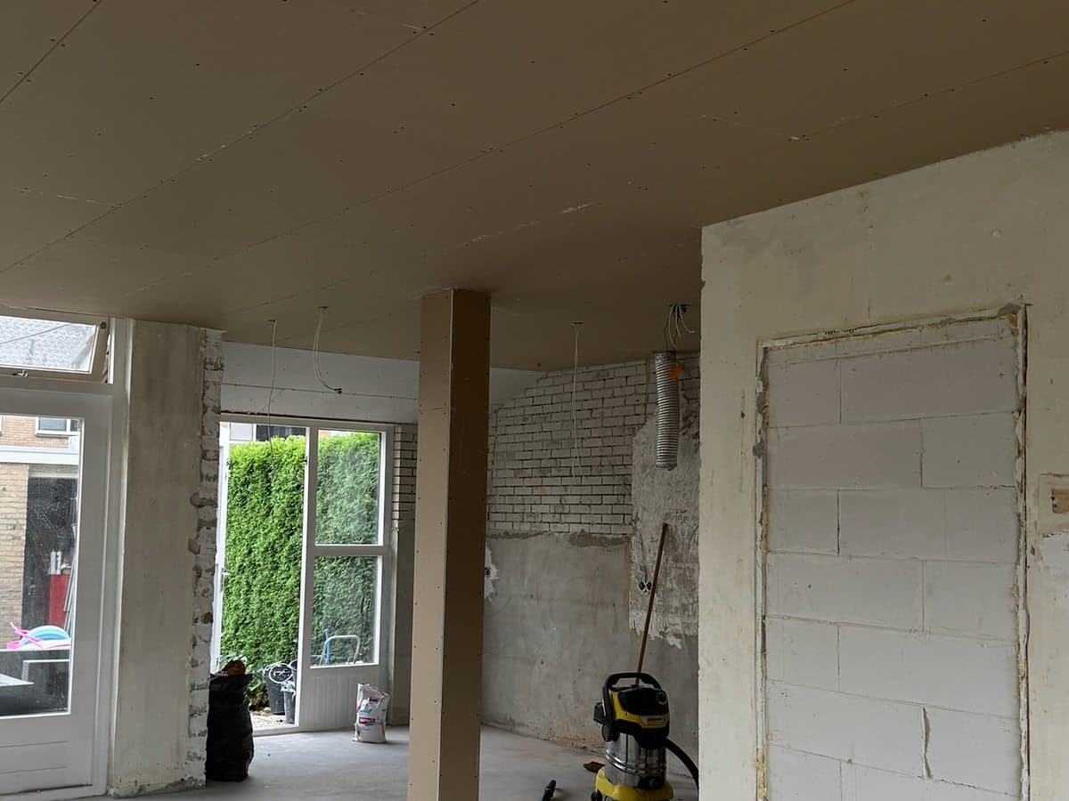 Woning teruggebracht tot casco, verbouw & renovatie in Apeldoorn