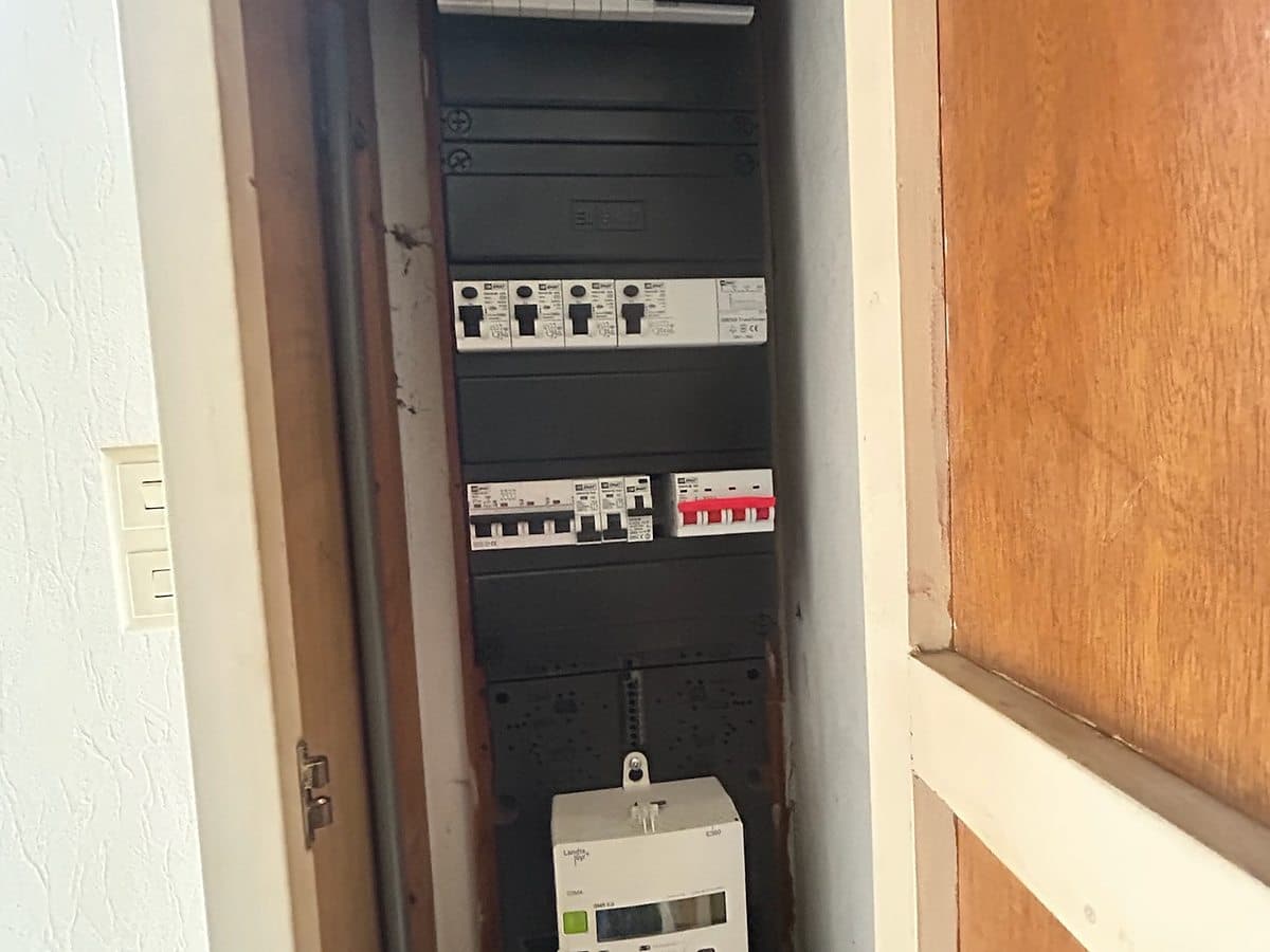 Groepenkast in een nieuwe woning, beeld 3