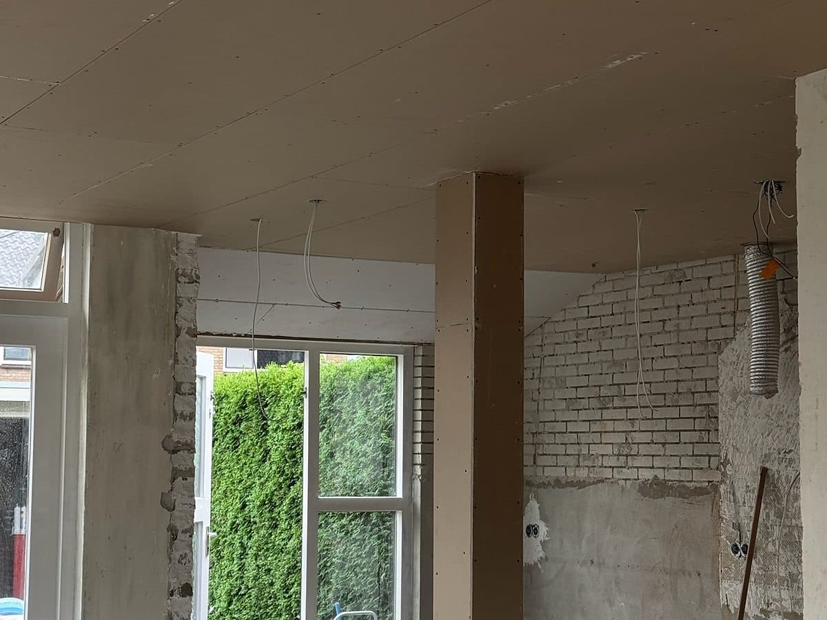 Woning teruggebracht tot casco, beeld 2