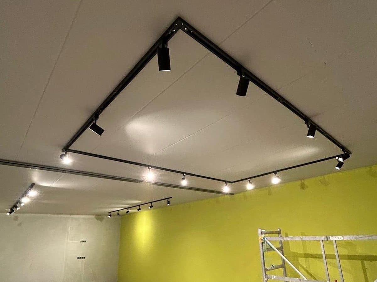 Verlichting in een bedrijfsruimte, beeld 3